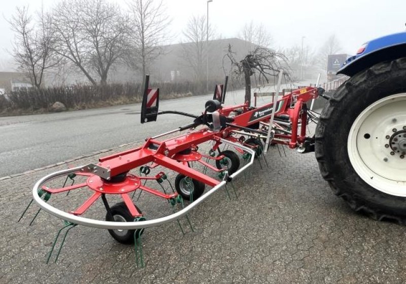 Schwader des Typs Kverneland 8576, Gebrauchtmaschine in Middelfart (Bild 3)