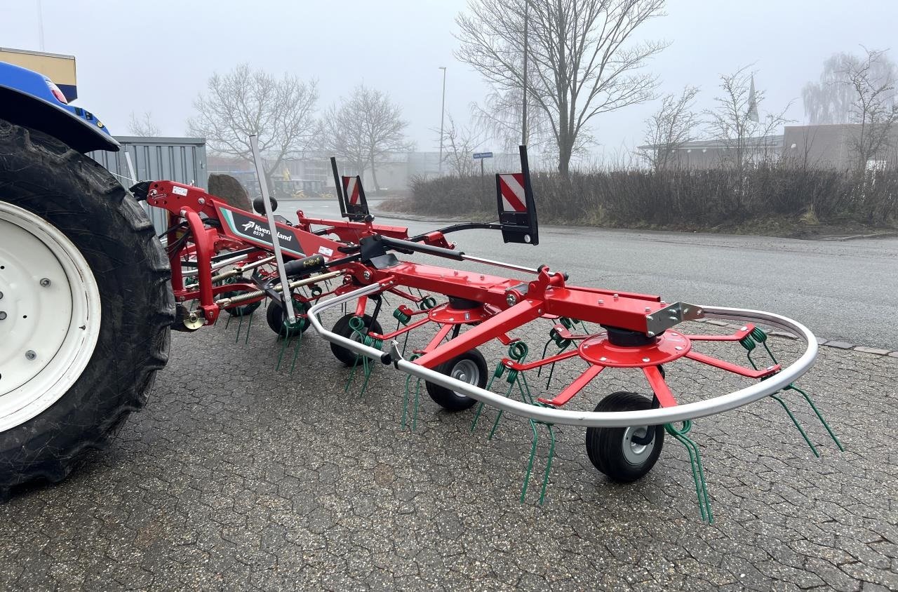 Schwader des Typs Kverneland 8576, Gebrauchtmaschine in Middelfart (Bild 1)