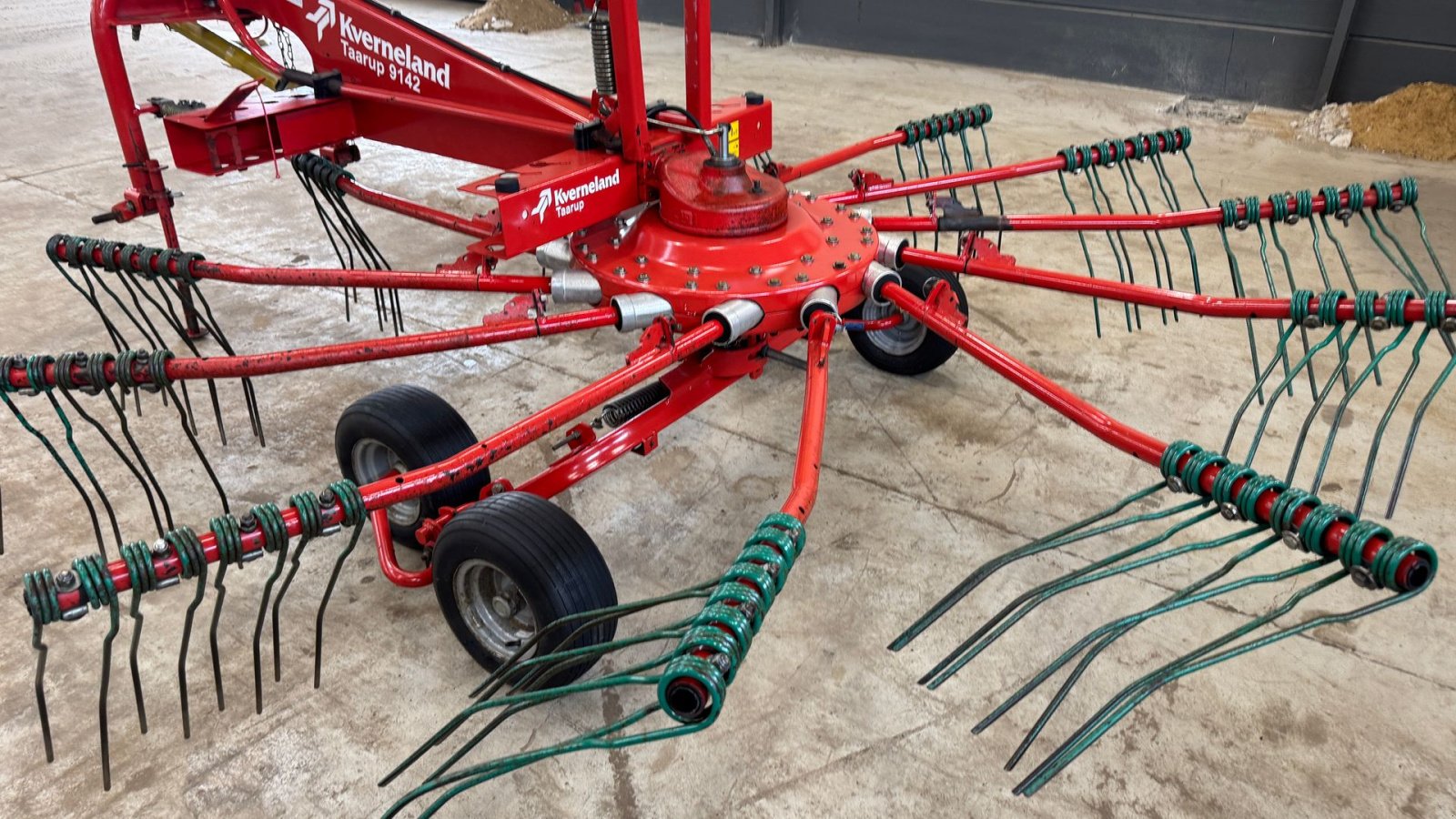 Schwader des Typs Kverneland 9142, Gebrauchtmaschine in Haderup (Bild 2)