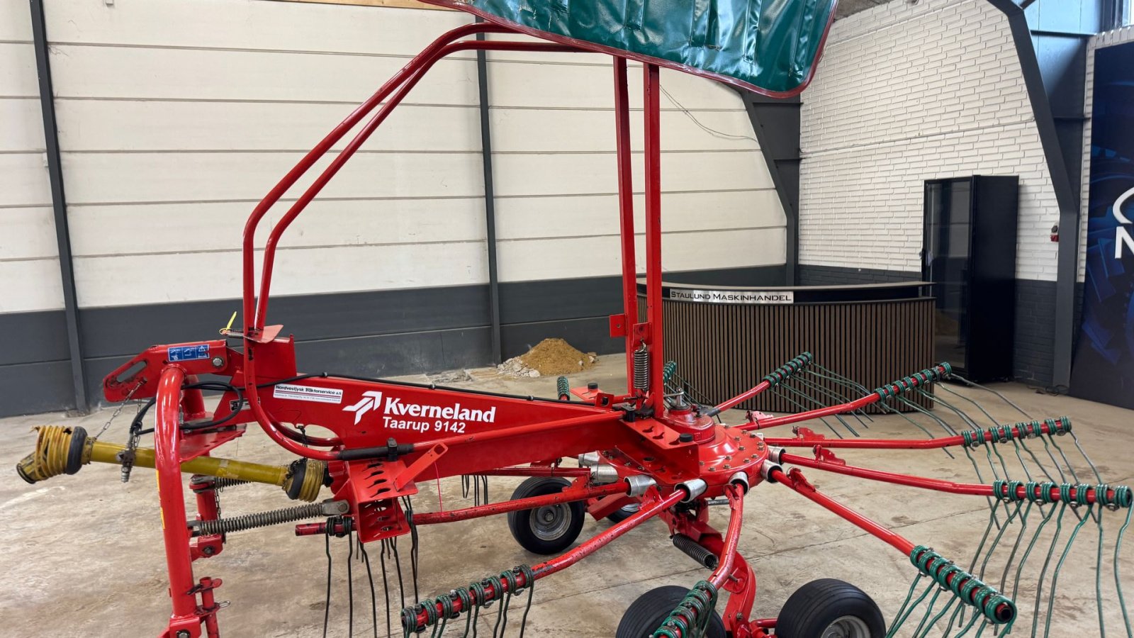 Schwader des Typs Kverneland 9142, Gebrauchtmaschine in Haderup (Bild 1)