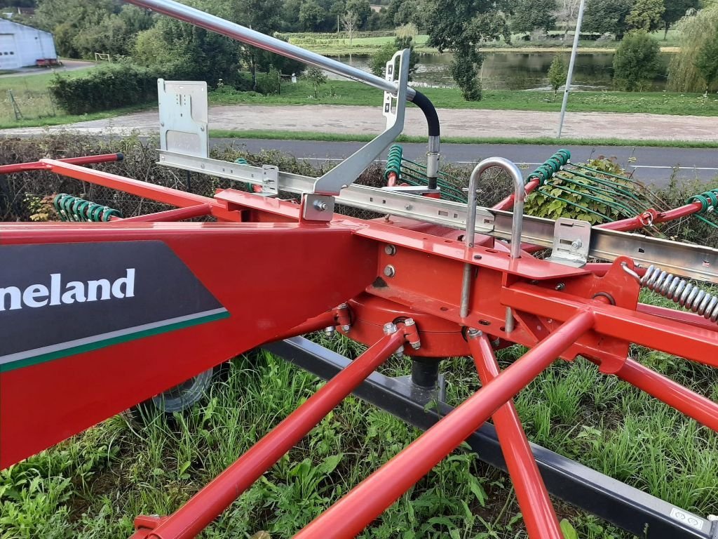 Schwader des Typs Kverneland 9443, Gebrauchtmaschine in VARZY (Bild 8)