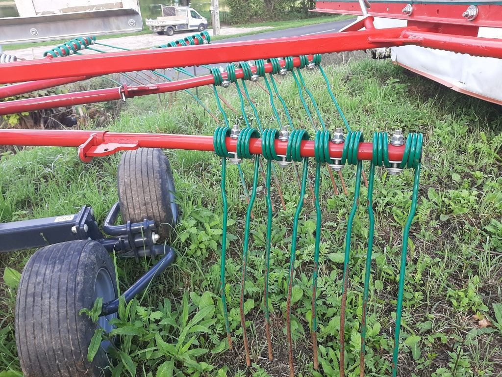 Schwader des Typs Kverneland 9443, Gebrauchtmaschine in VARZY (Bild 7)