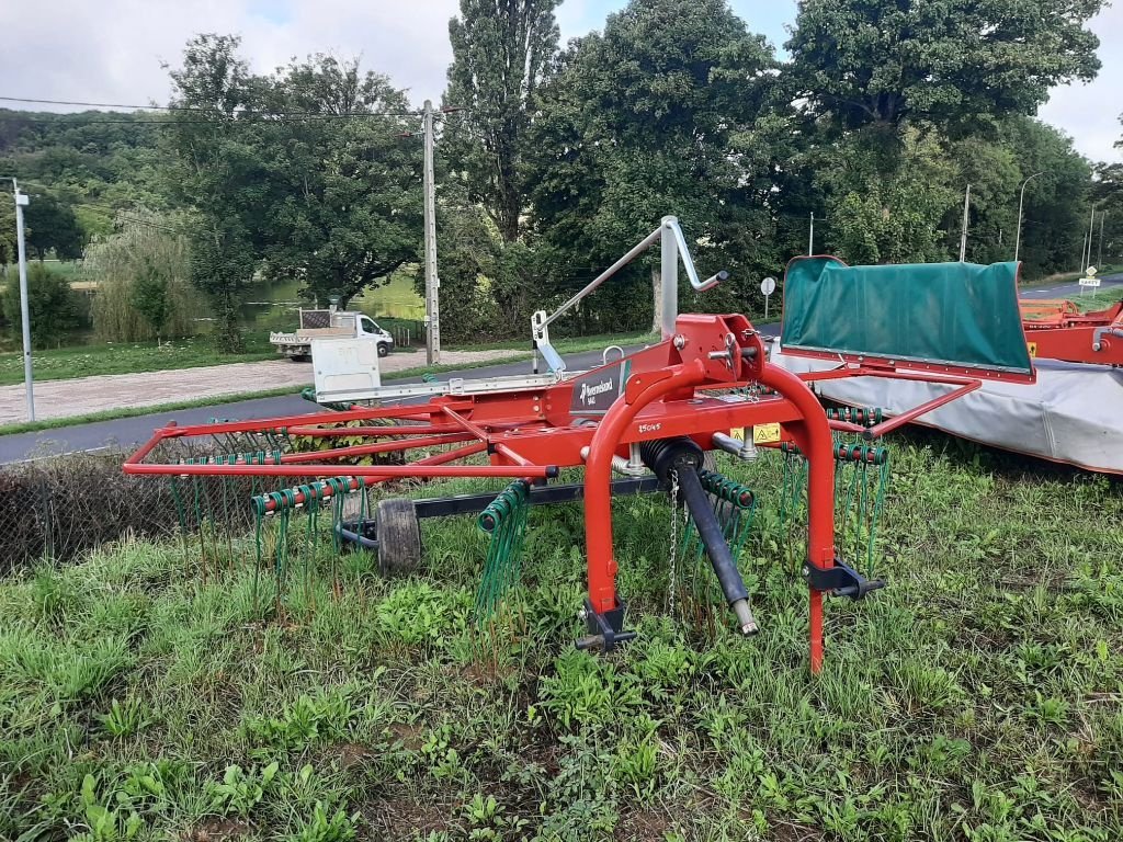 Schwader des Typs Kverneland 9443, Gebrauchtmaschine in VARZY (Bild 4)