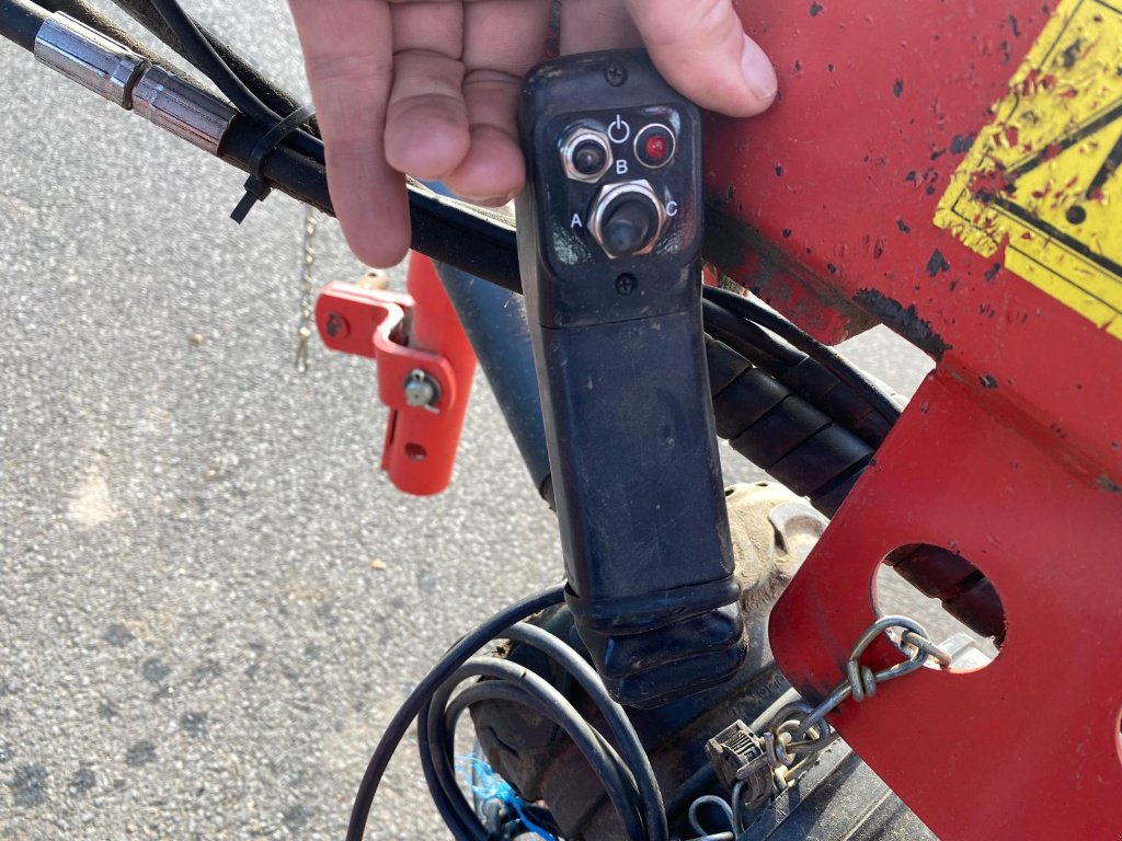 Schwader des Typs Kverneland 9476 c, Gebrauchtmaschine in SAINT FLOUR (Bild 11)