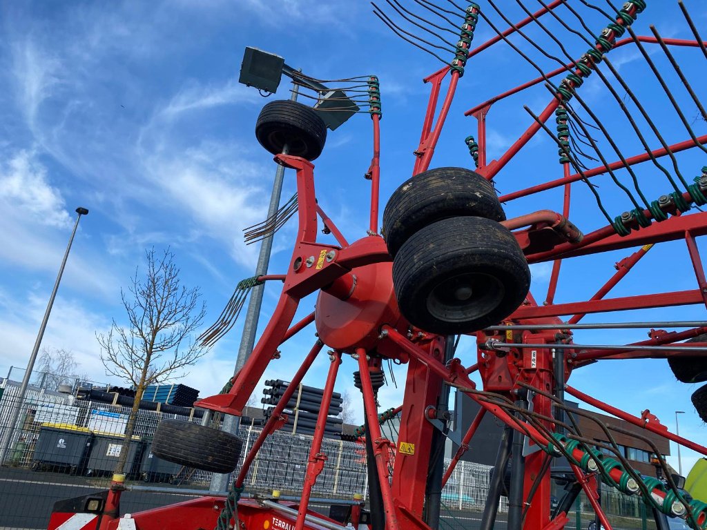 Schwader des Typs Kverneland 9476 c, Gebrauchtmaschine in SAINT FLOUR (Bild 5)