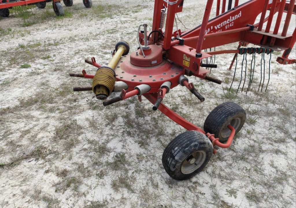 Schwader des Typs Kverneland Taarup 9142, Gebrauchtmaschine in Lérouville (Bild 4)