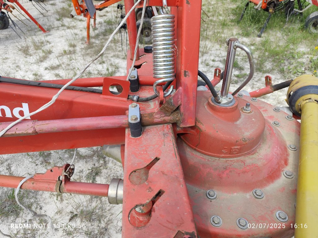 Schwader des Typs Kverneland Taarup 9142, Gebrauchtmaschine in Lérouville (Bild 8)