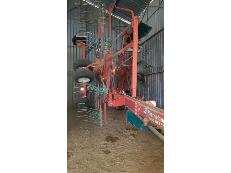 Schwader des Typs Kverneland TAARUP9469SVARIO, Gebrauchtmaschine in BRAY en Val (Bild 1)