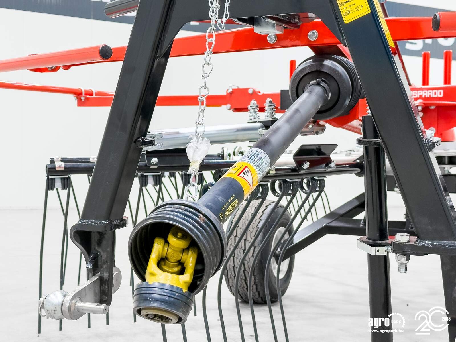 Schwader от тип Maschio Ponente 420 4.15 m single-arm rake, 1.6 m swath width, working height adjustable from the cab, Gebrauchtmaschine в Csengele (Снимка 12)