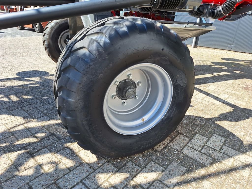 Schwader of the type Massey Ferguson RK 1254 TRC-EC, Neumaschine in MARIENHEEM (Picture 6)