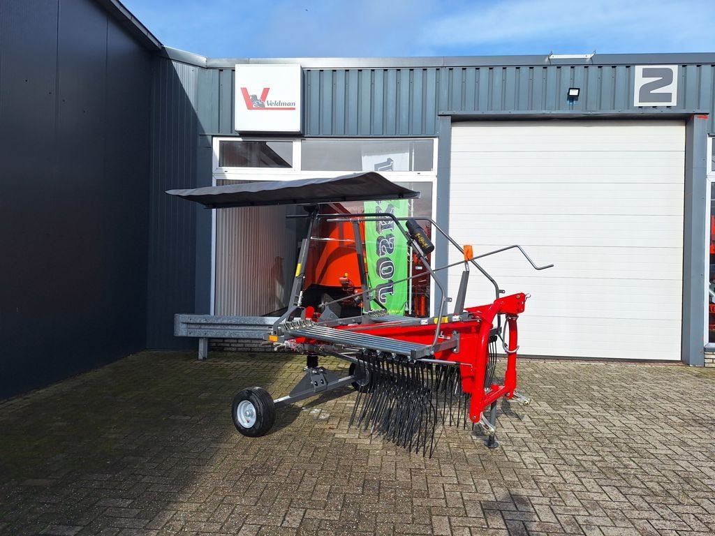 Schwader des Typs Massey Ferguson RK 421-DN, Neumaschine in MARIENHEEM (Bild 1)