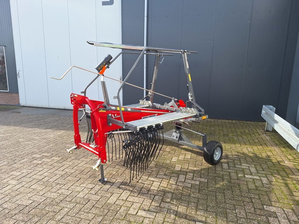 Schwader des Typs Massey Ferguson RK 421-DN, Neumaschine in MARIENHEEM (Bild 3)