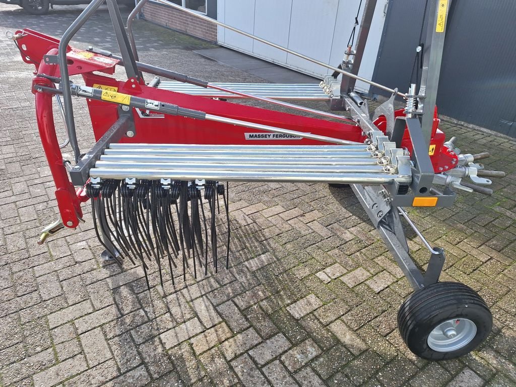 Schwader des Typs Massey Ferguson RK 421-DN, Neumaschine in MARIENHEEM (Bild 4)