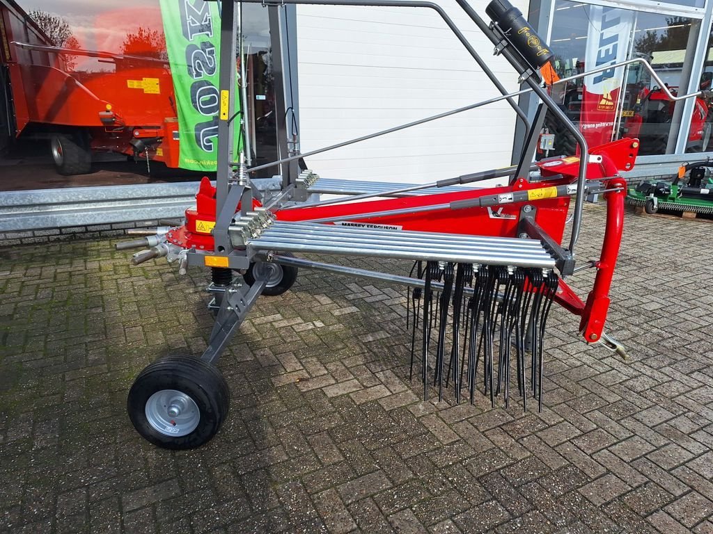 Schwader des Typs Massey Ferguson RK 421-DN, Neumaschine in MARIENHEEM (Bild 6)