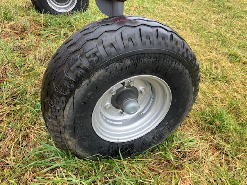 Schwader des Typs Massey Ferguson RK 842 SD-TRC, Gebrauchtmaschine in PUSEY (Bild 6)