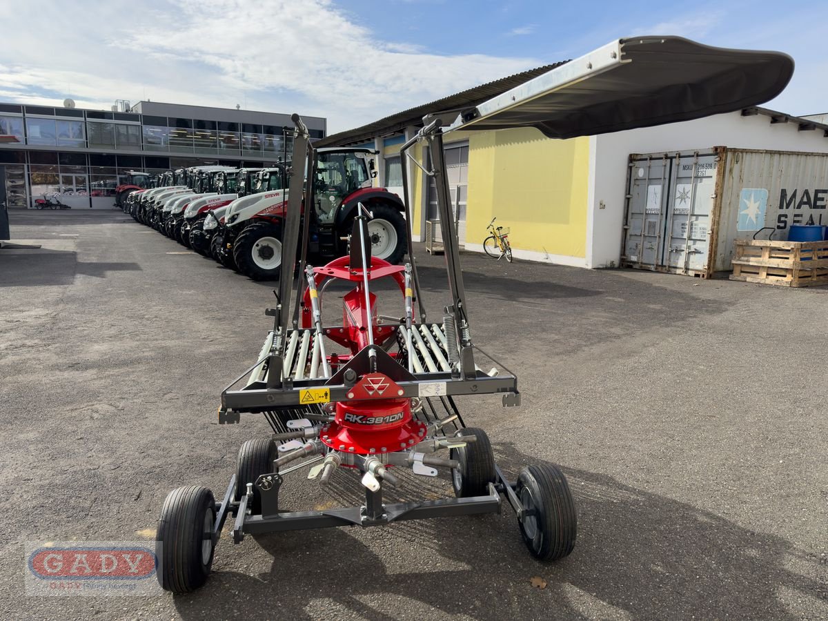 Schwader des Typs Massey Ferguson RK381DN SCHWADER, Neumaschine in Lebring (Bild 4)
