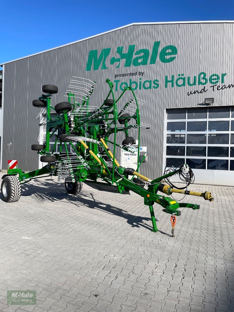 Schwader des Typs McHale R6878, Neumaschine in Borgholzhausen (Bild 2)