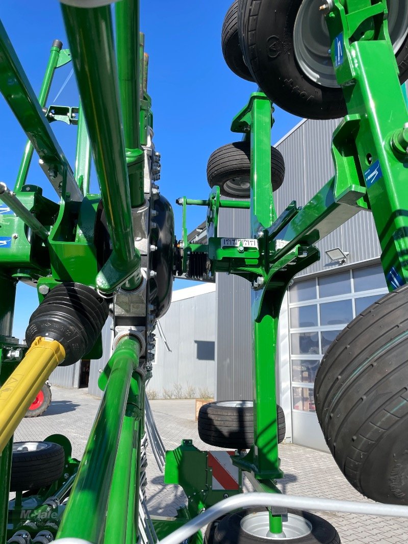 Schwader des Typs McHale R6878, Neumaschine in Borgholzhausen (Bild 13)