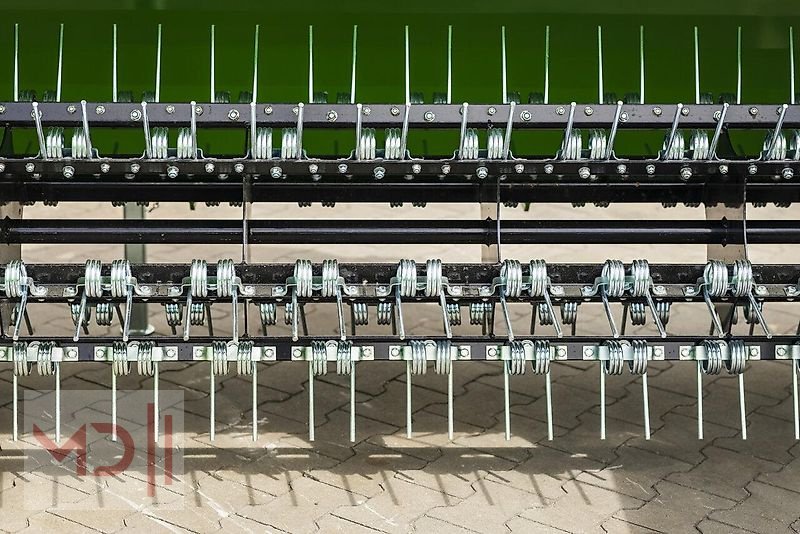 Schwader des Typs MD Landmaschinen TX Schwadlüfter Bocian, Neumaschine in Zeven (Bild 8)