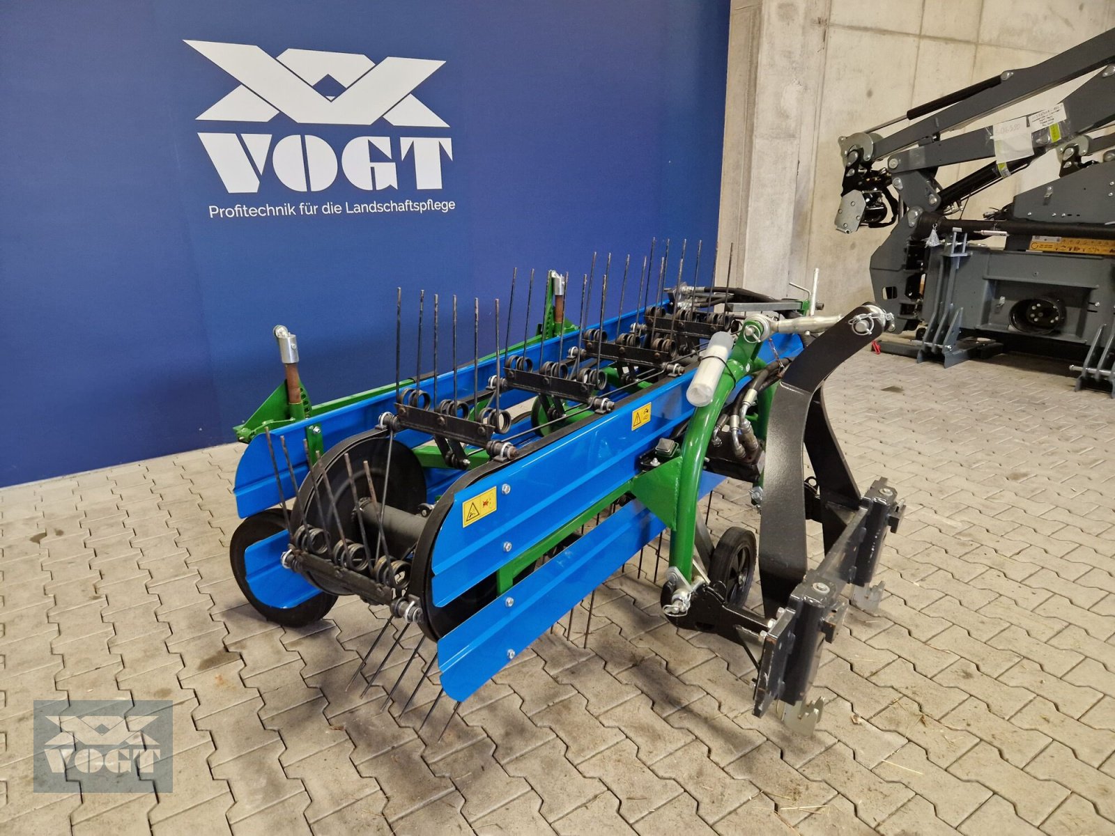 Schwader tipa MDB BR180 Bandrechen für Mähraupe /Mulchraupe /Funkraupe-Vorführgerät., Gebrauchtmaschine u Schmallenberg (Slika 2)