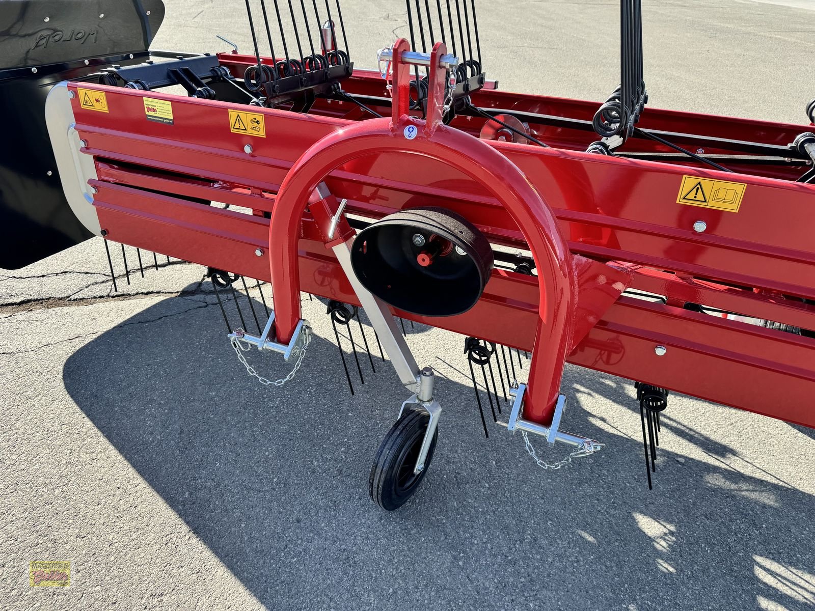 Schwader of the type Molon 210-4 Bandrechen zu Aebi/Carraro/Reform, Neumaschine in Kötschach (Picture 12)