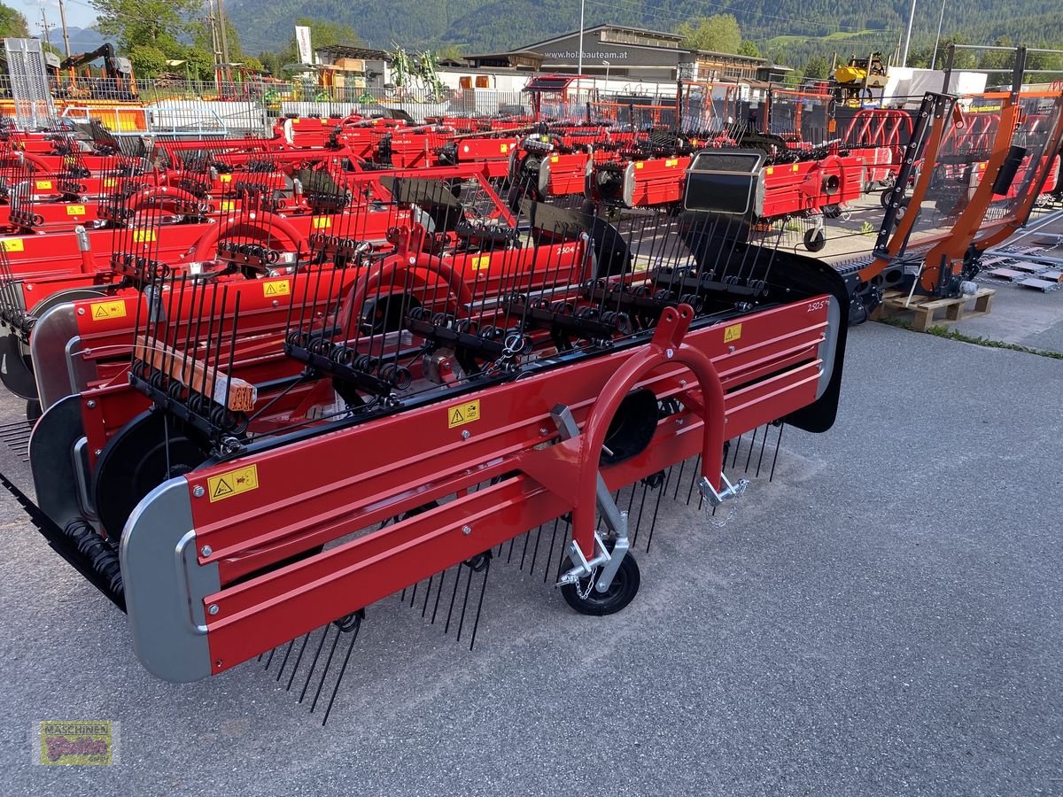 Schwader des Typs Molon 250/5, Neumaschine in Kötschach (Bild 13)