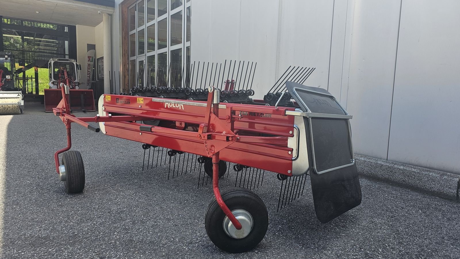 Schwader des Typs Molon Bandrechen 230/4, Vorführmaschine in Ried im Oberinntal (Bild 1)