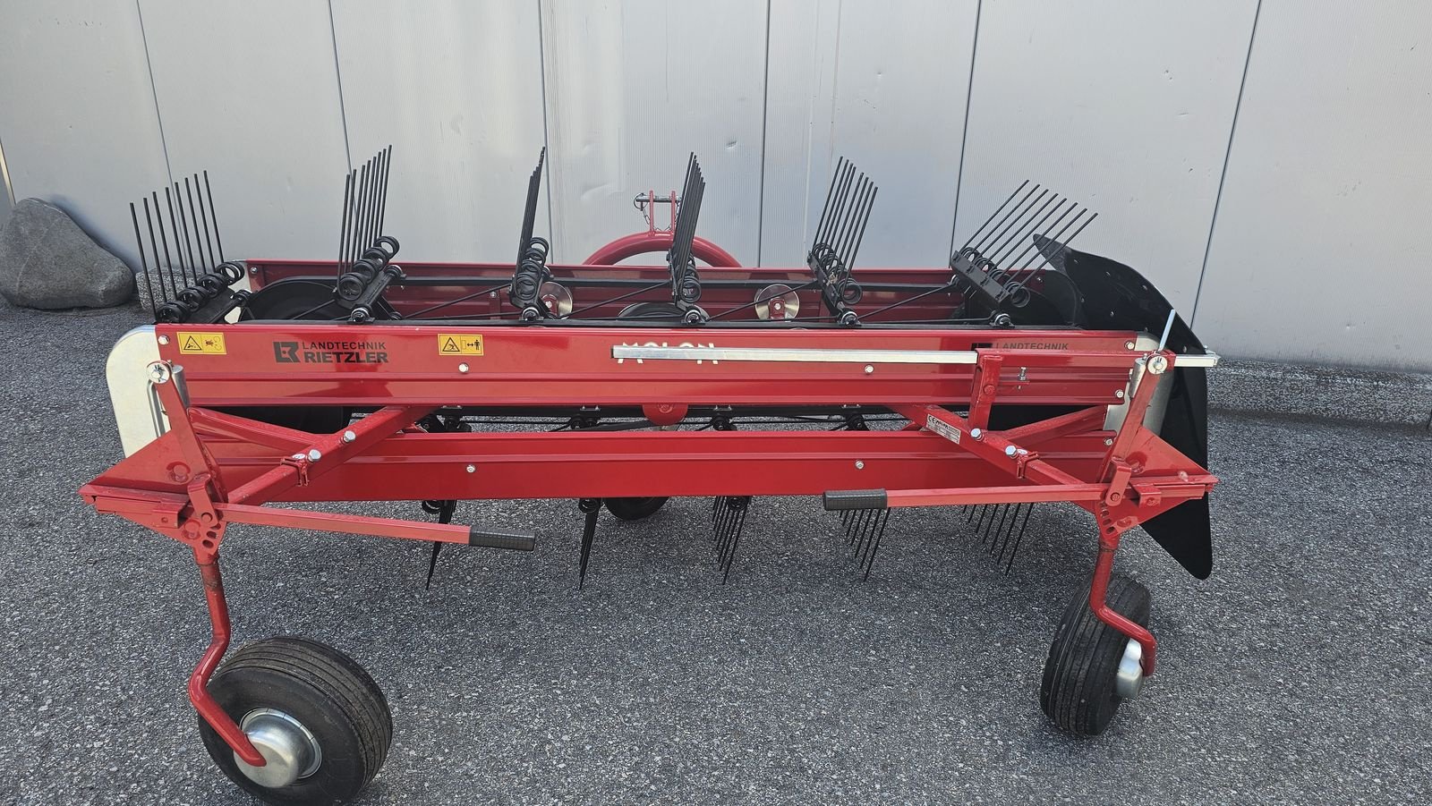 Schwader des Typs Molon Bandrechen 230/4, Vorführmaschine in Ried im Oberinntal (Bild 2)