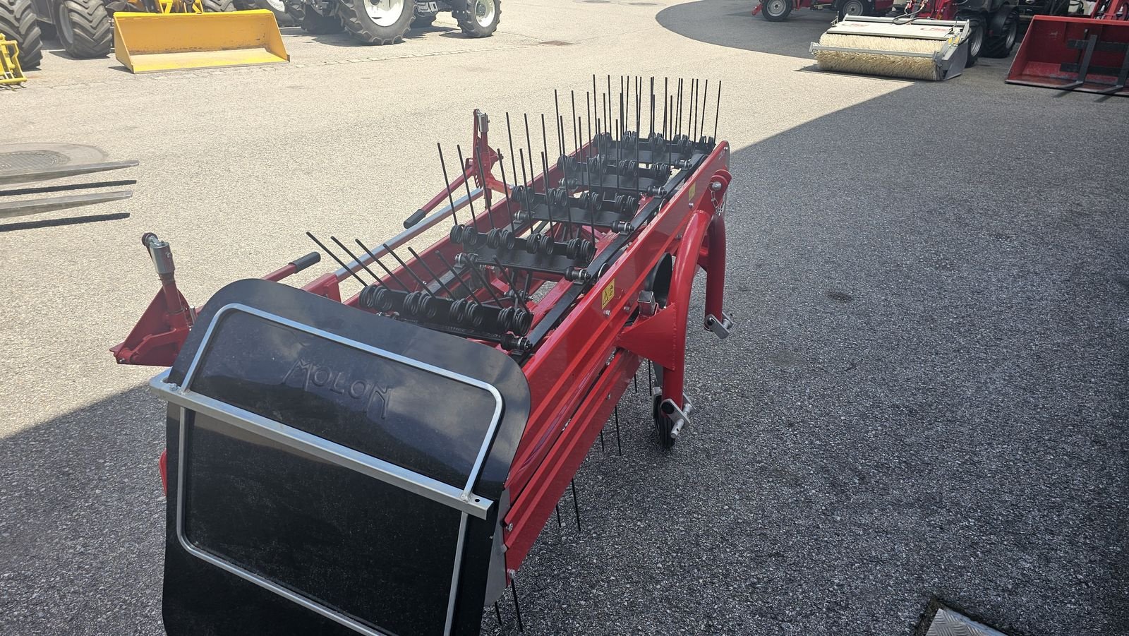 Schwader des Typs Molon Bandrechen 230/4, Vorführmaschine in Ried im Oberinntal (Bild 3)