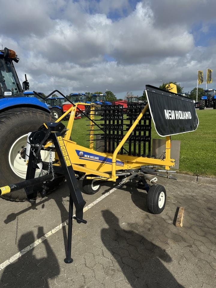 Schwader of the type New Holland PROROTOR 360, Gebrauchtmaschine in Hadsten (Picture 1)