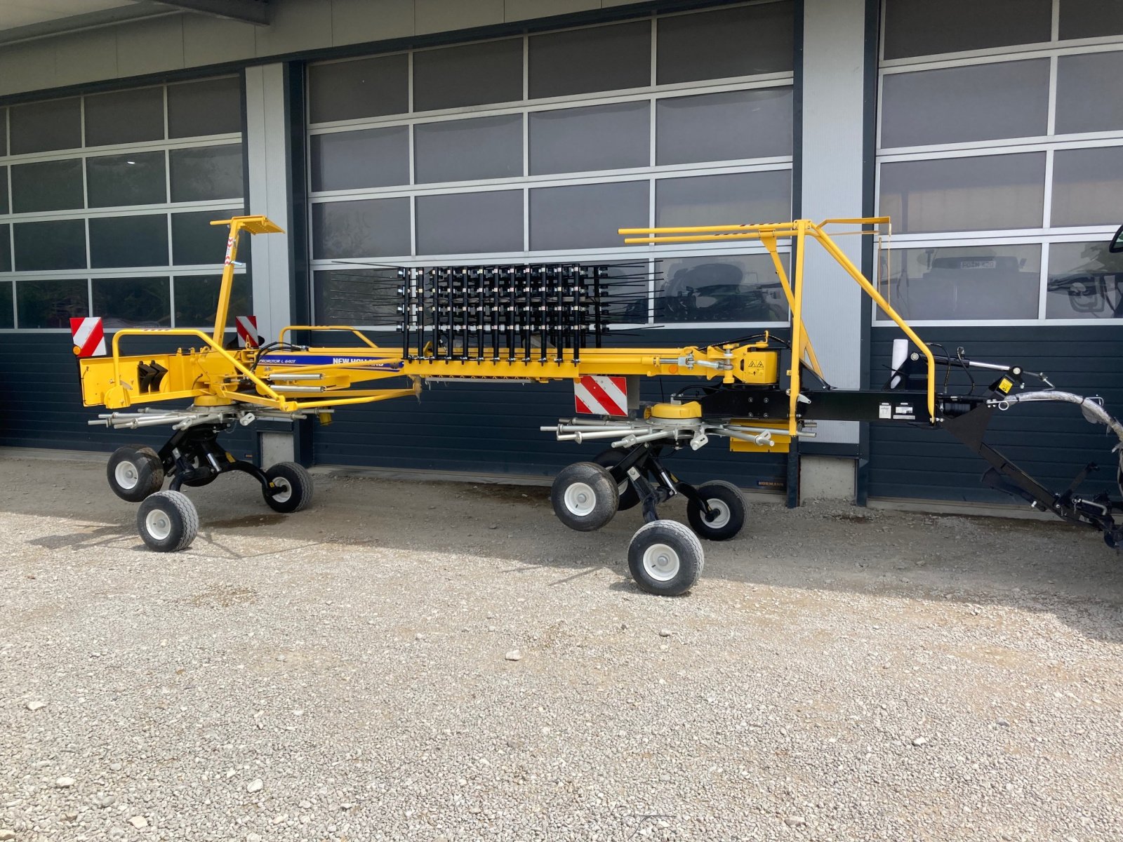 Schwader des Typs New Holland Prorotor L640T Auto-Steer, Neumaschine in Mittelrüsselbach (Bild 1)