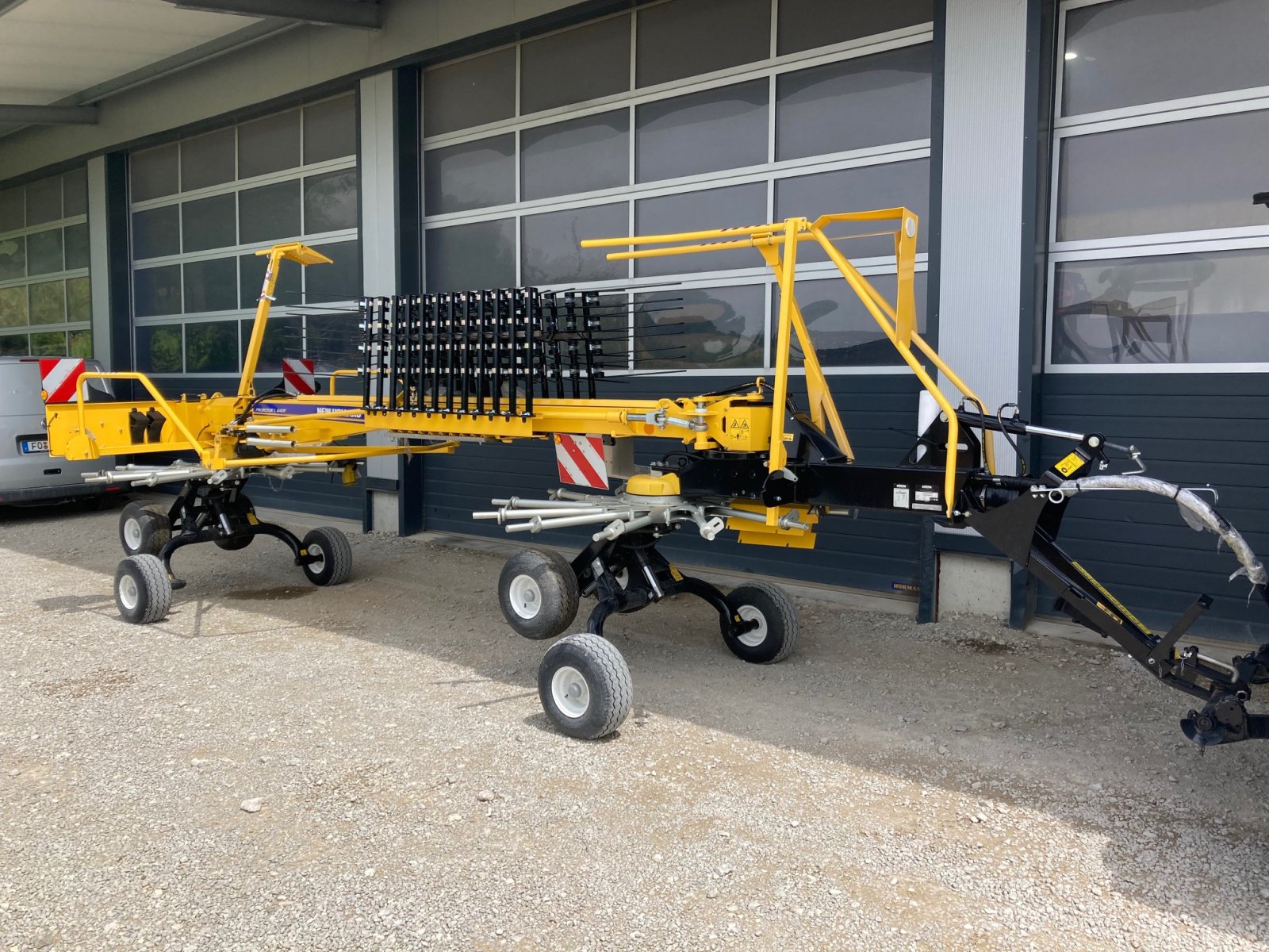 Schwader des Typs New Holland Prorotor L640T Auto-Steer, Neumaschine in Mittelrüsselbach (Bild 2)