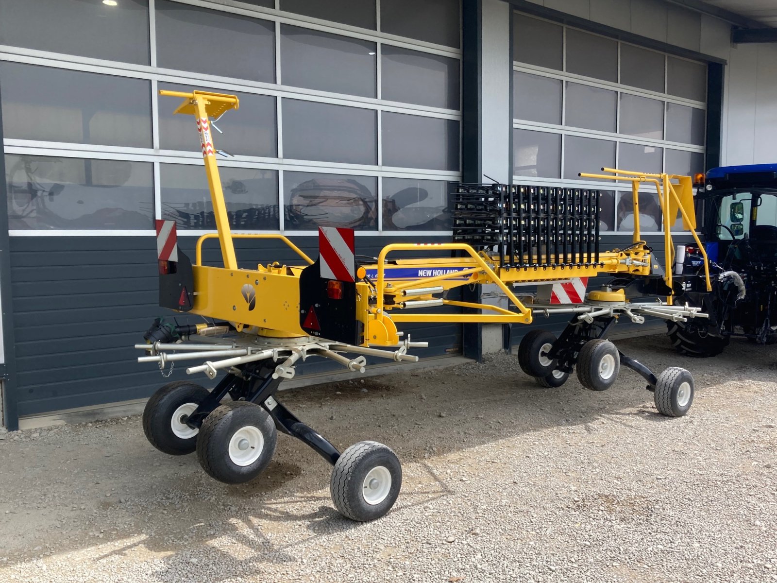 Schwader des Typs New Holland Prorotor L640T Auto-Steer, Neumaschine in Mittelrüsselbach (Bild 4)