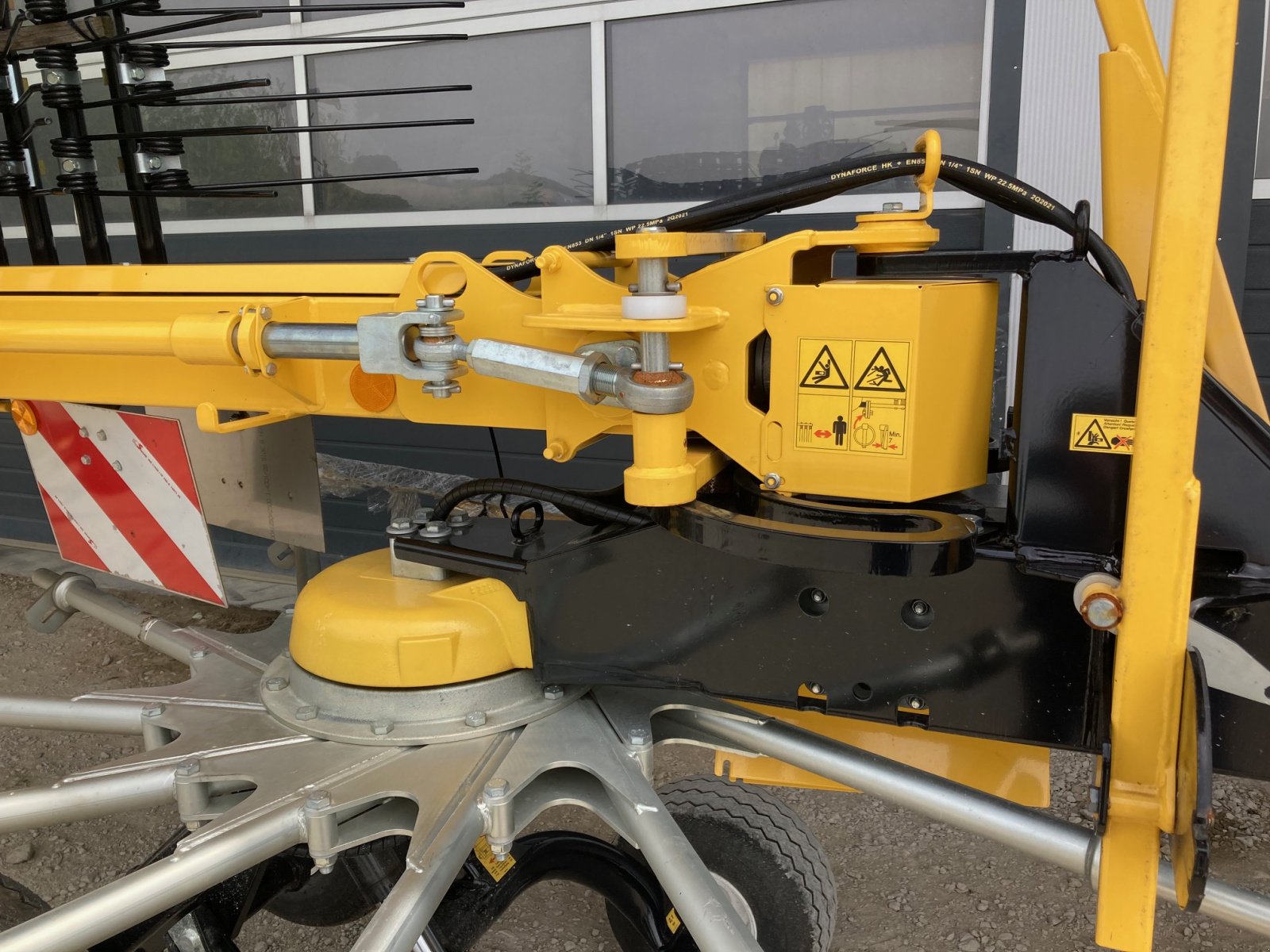 Schwader des Typs New Holland Prorotor L640T Auto-Steer, Neumaschine in Mittelrüsselbach (Bild 5)