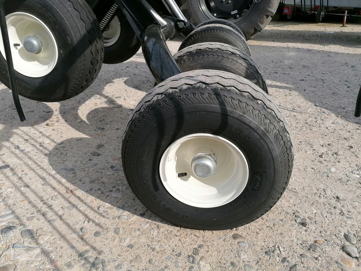 Schwader des Typs New Holland Prorotor L640T Auto Steer, Neumaschine in Obing (Bild 9)