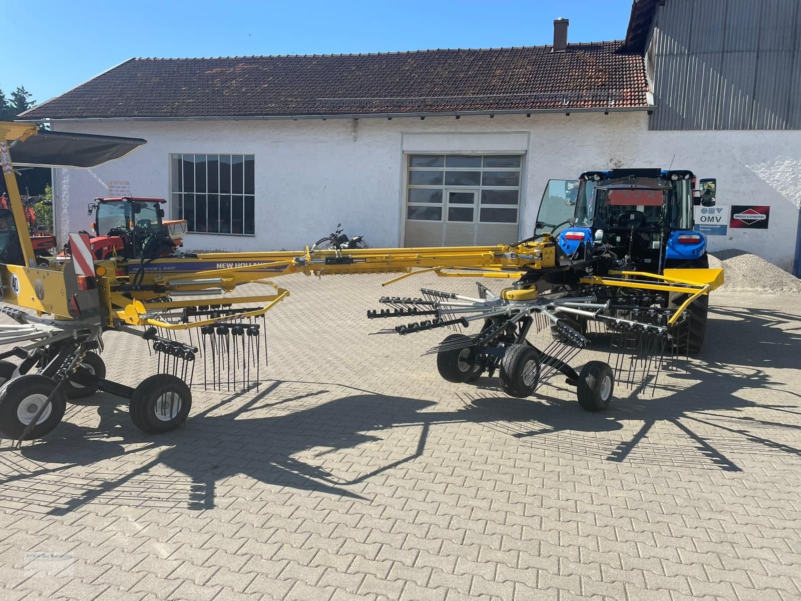 Schwader des Typs New Holland Prorotor L640T, Neumaschine in Erlbach (Bild 3)