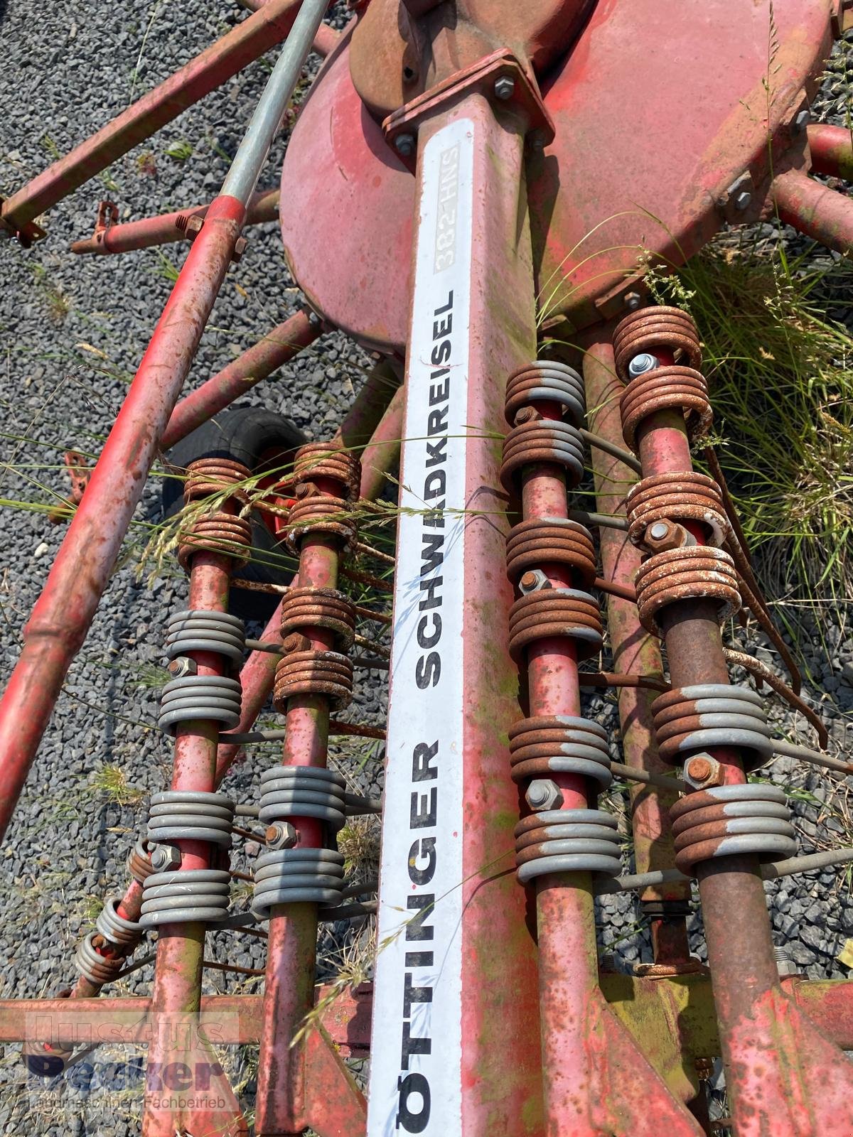 Schwader des Typs Pöttinger 382 HNS, Gebrauchtmaschine in Weimar-Niederwalgern (Bild 8)