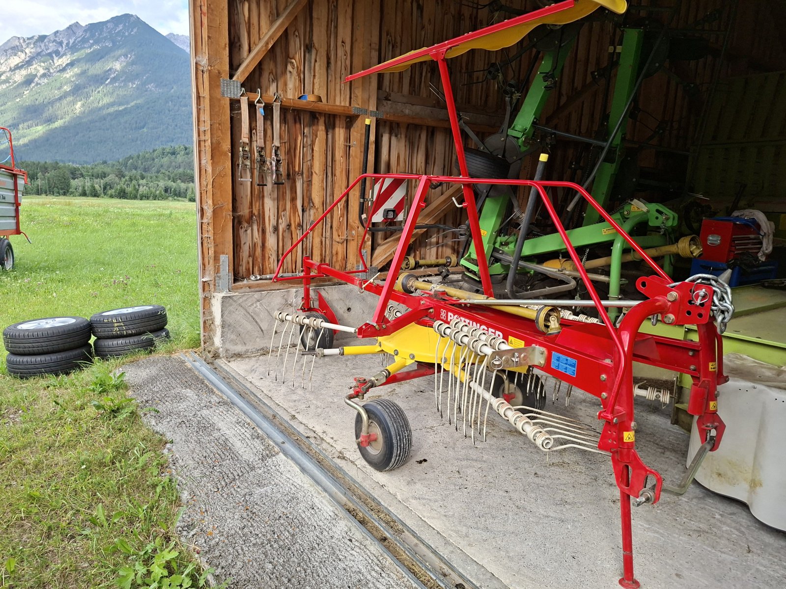 Schwader des Typs Pöttinger Alpintop 300 U, Gebrauchtmaschine in Hinterhornbach (Bild 2)
