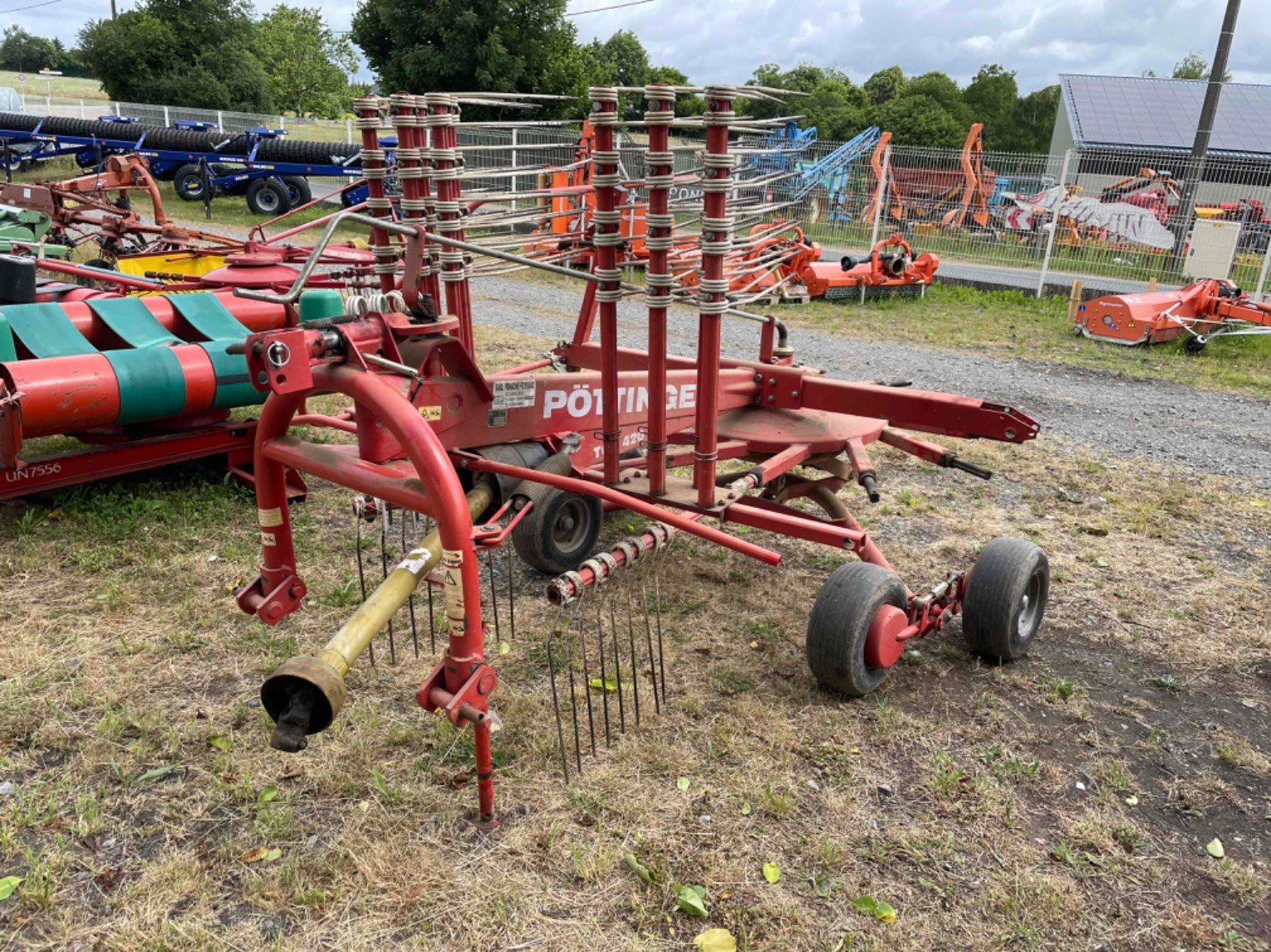 Schwader typu Pöttinger Andaineur TOP 420 N Pöttinger, Gebrauchtmaschine v LA SOUTERRAINE (Obrázek 1)