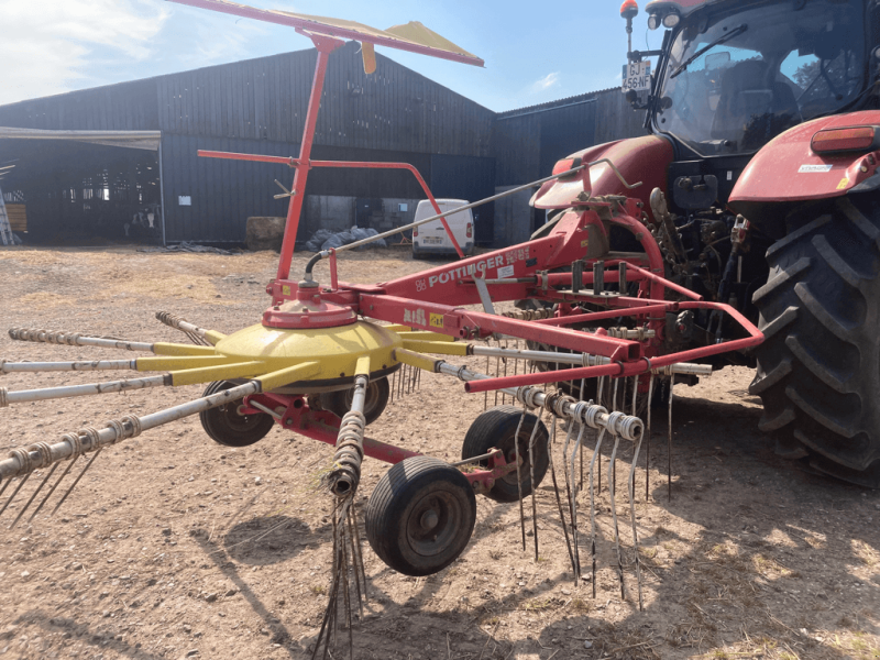 Schwader du type Pöttinger EURO TOP 421-N, Gebrauchtmaschine en CINTHEAUX
