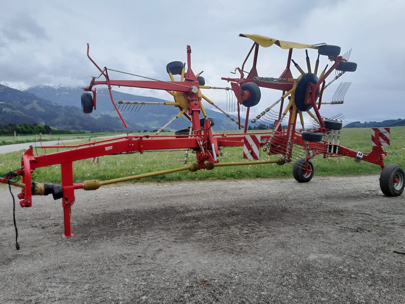 Schwader des Typs Pöttinger Euro Top 651 A, Gebrauchtmaschine in Hopfgarten (Bild 6)