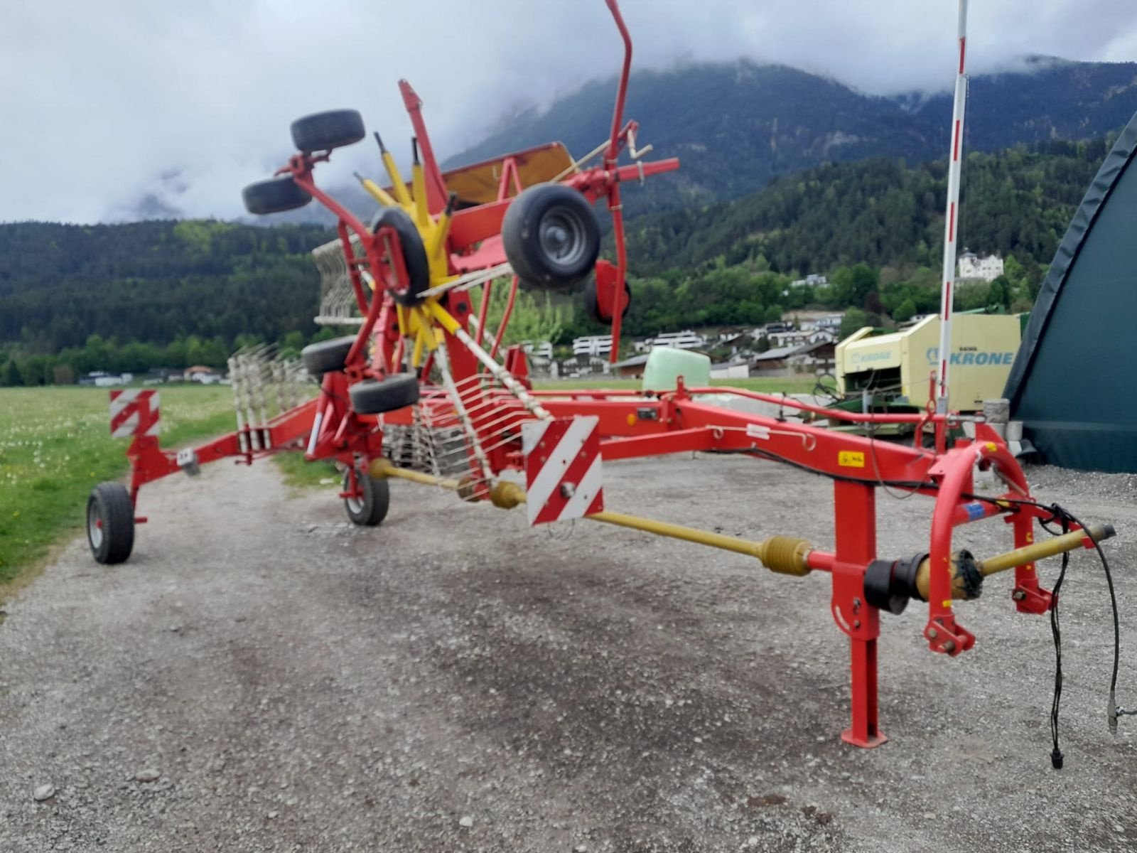 Schwader des Typs Pöttinger Euro Top 651 A, Gebrauchtmaschine in Hopfgarten (Bild 5)