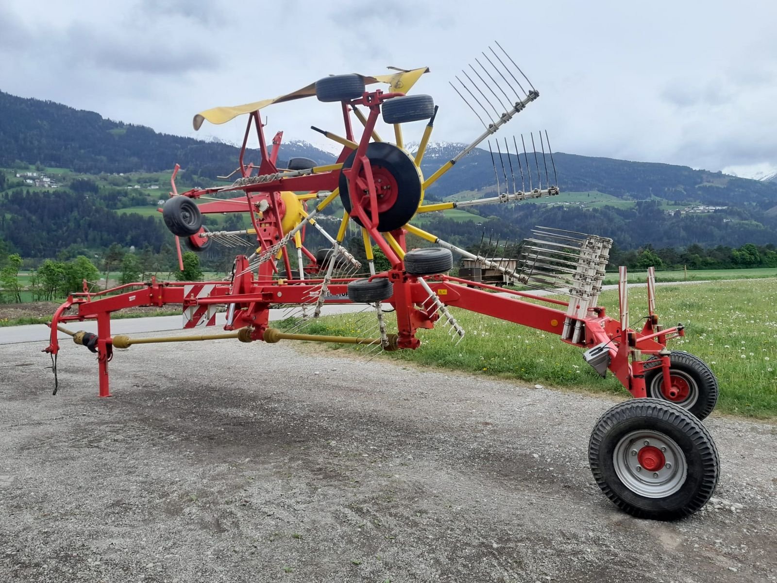 Schwader des Typs Pöttinger Euro Top 651 A, Gebrauchtmaschine in Hopfgarten (Bild 1)