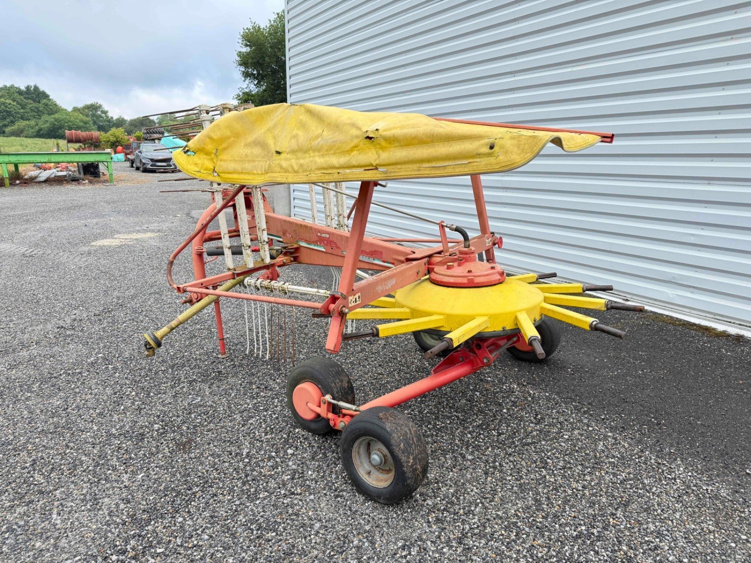 Schwader des Typs Pöttinger EUROTOP 421 N, Gebrauchtmaschine in ST ELIX THEUX (Bild 4)