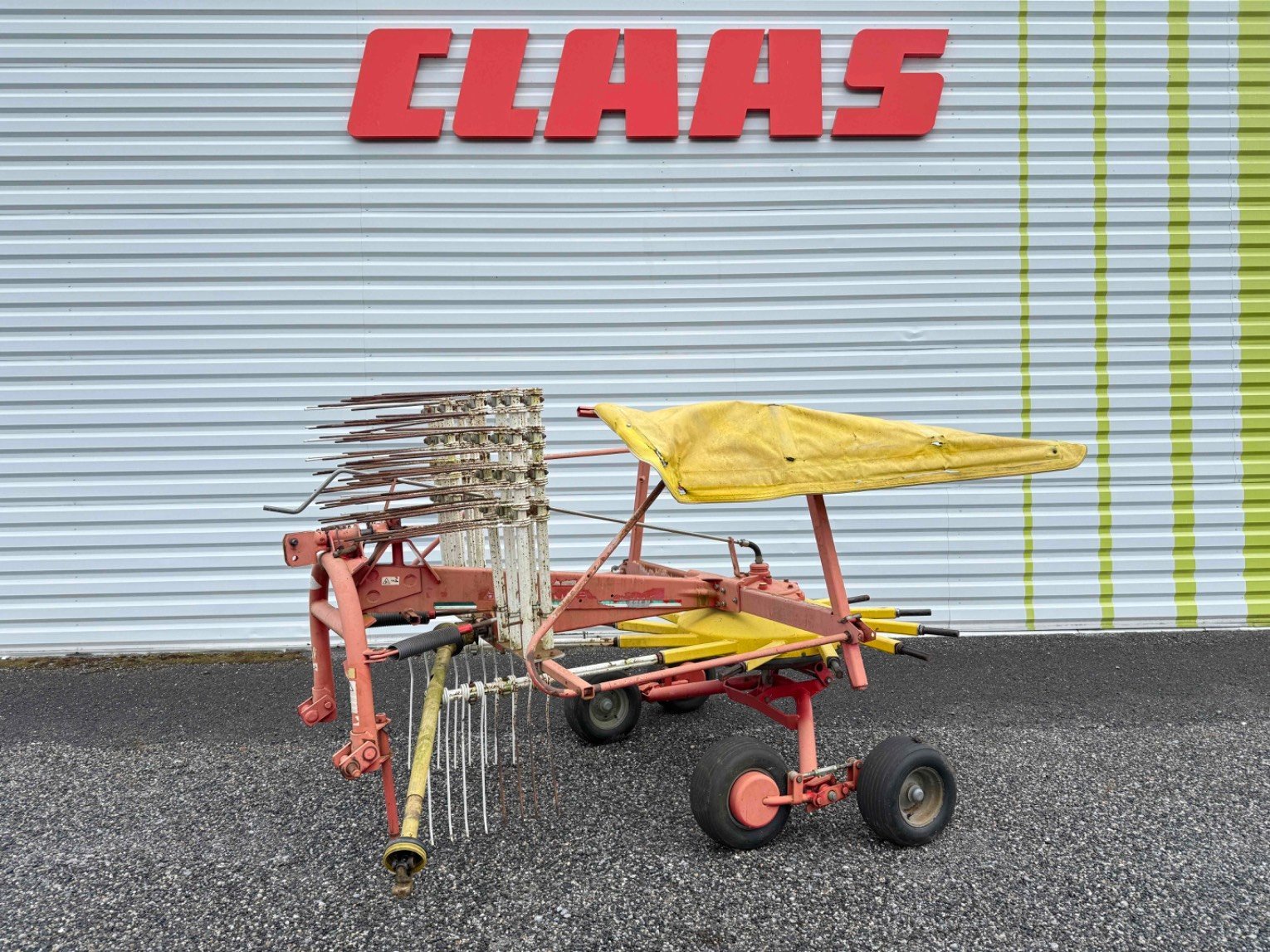 Schwader des Typs Pöttinger EUROTOP 421 N, Gebrauchtmaschine in ST ELIX THEUX (Bild 1)