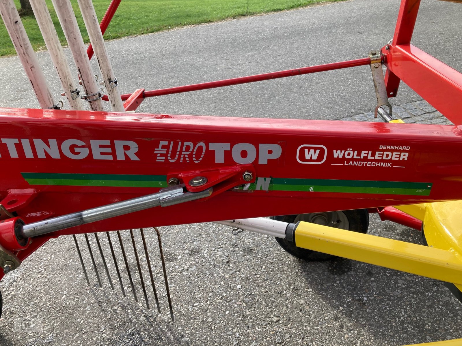 Schwader des Typs Pöttinger Eurotop 421 N, Gebrauchtmaschine in Zell an der Pram (Bild 9)