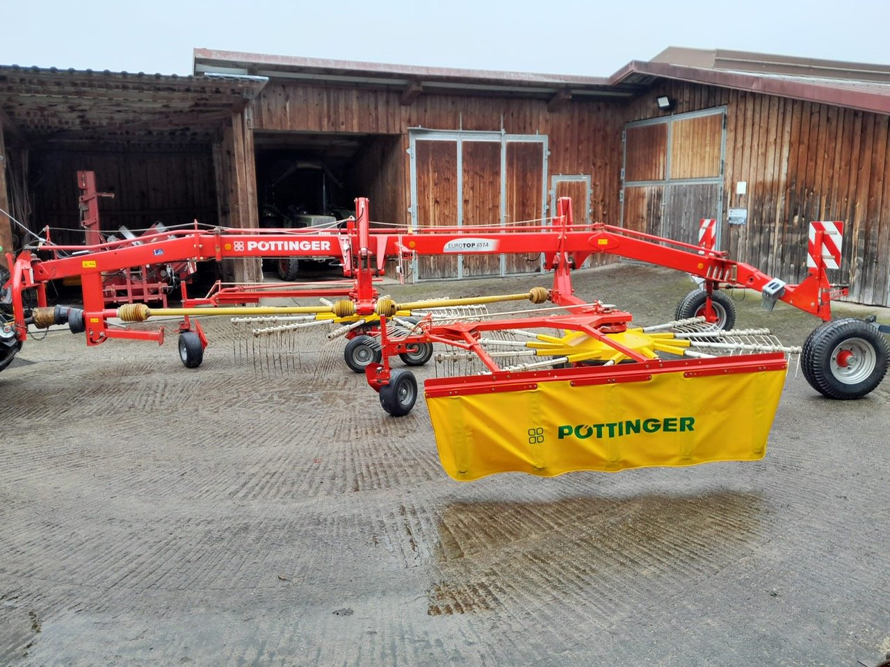 Schwader des Typs Pöttinger Eurotop 651 A Multitast, Gebrauchtmaschine in Prackenbach (Bild 1)