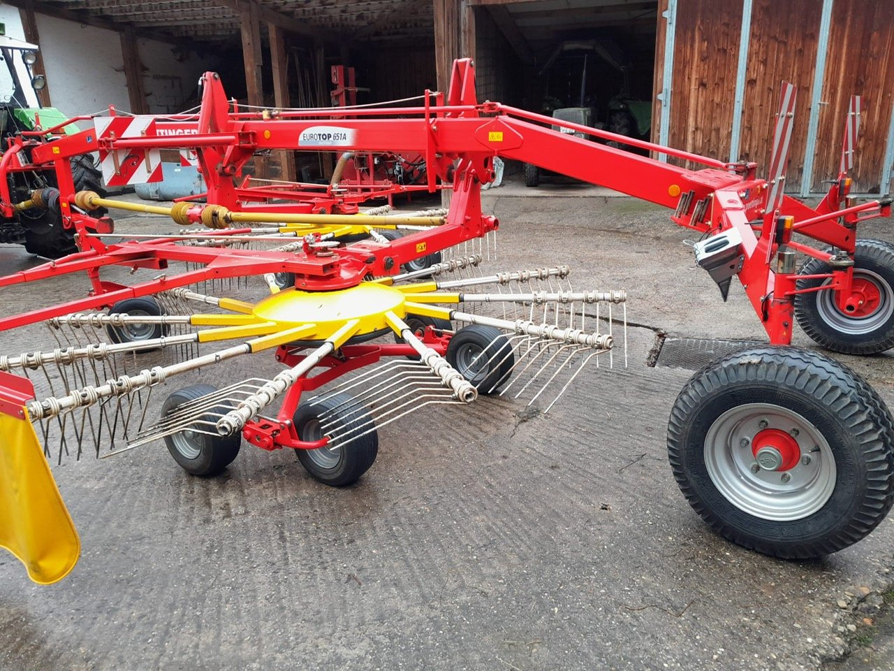 Schwader des Typs Pöttinger Eurotop 651 A Multitast, Gebrauchtmaschine in Prackenbach (Bild 3)
