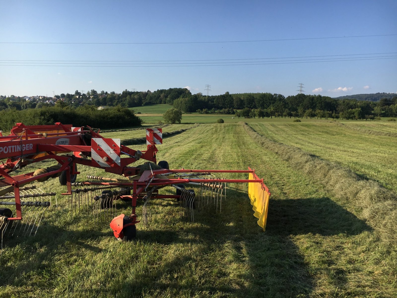 Schwader des Typs Pöttinger Eurotop 801 Multitast, Gebrauchtmaschine in Neunkirchen am Brand (Bild 1)