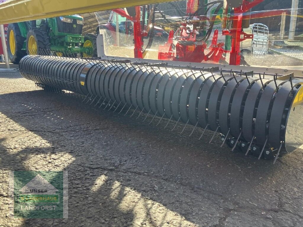 Schwader of the type Pöttinger F 4010 Alpin, Neumaschine in Kobenz bei Knittelfeld (Picture 8)